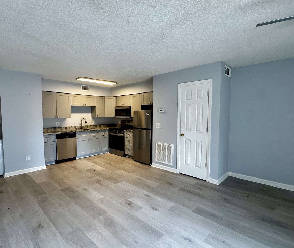 415 Cambridge Cir #2 - Photo 5 of 16
