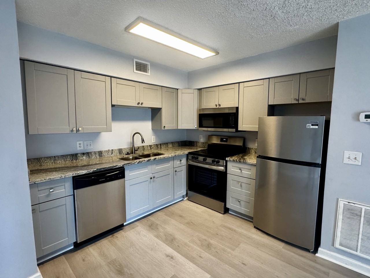 415 Cambridge Cir #2 - Photo 6 of 16