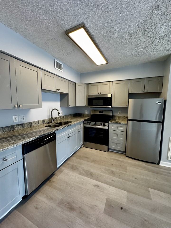 415 Cambridge Cir #2 - Photo 7 of 16
