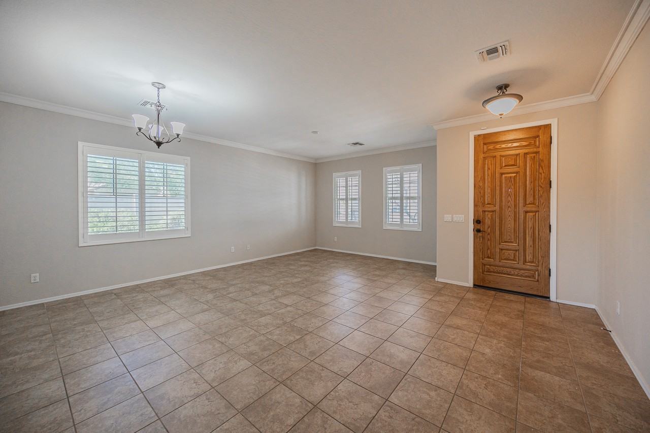 3681 E Yellowstone Pl - Photo 4 of 29