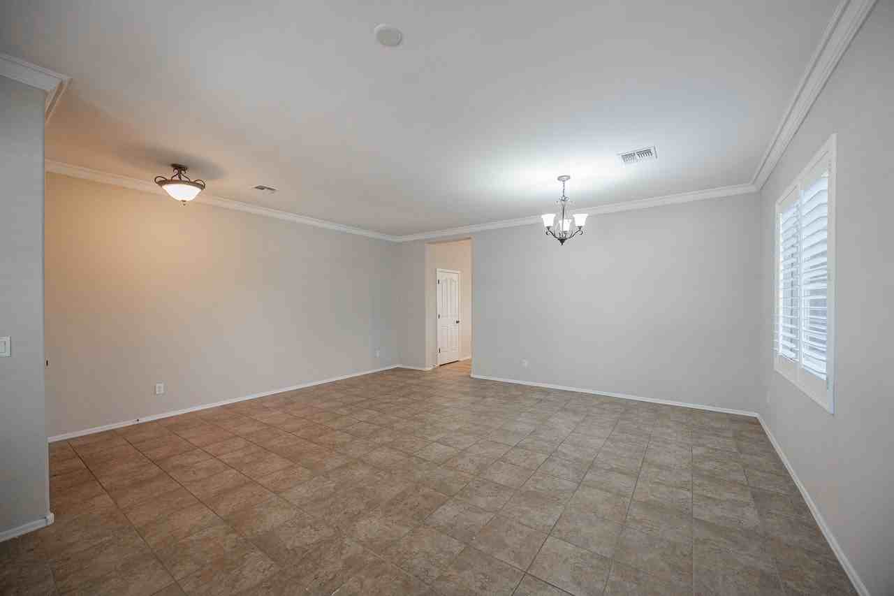 3681 E Yellowstone Pl - Photo 5 of 29