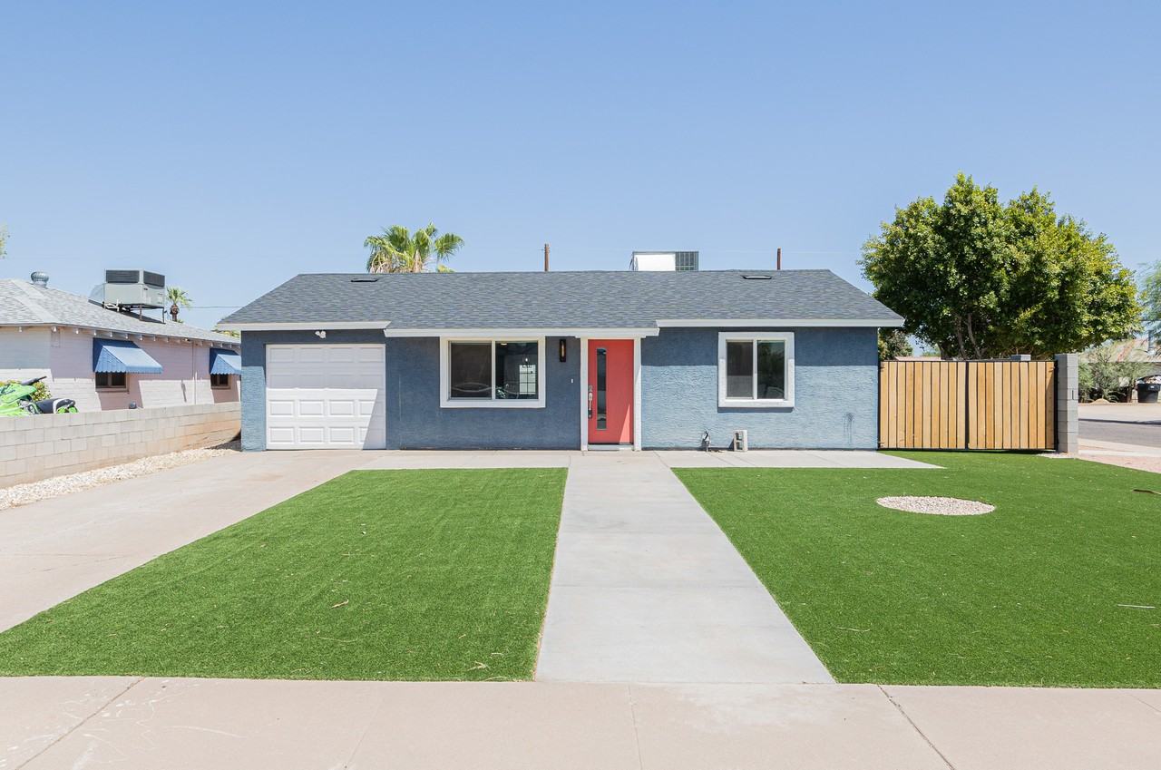 1346 E Almeria Rd - Photo 2 of 30