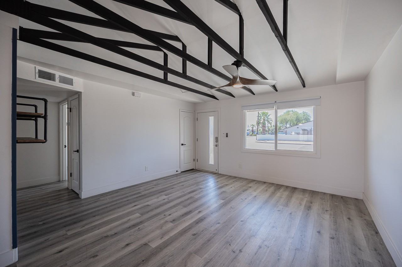 1346 E Almeria Rd - Photo 5 of 30