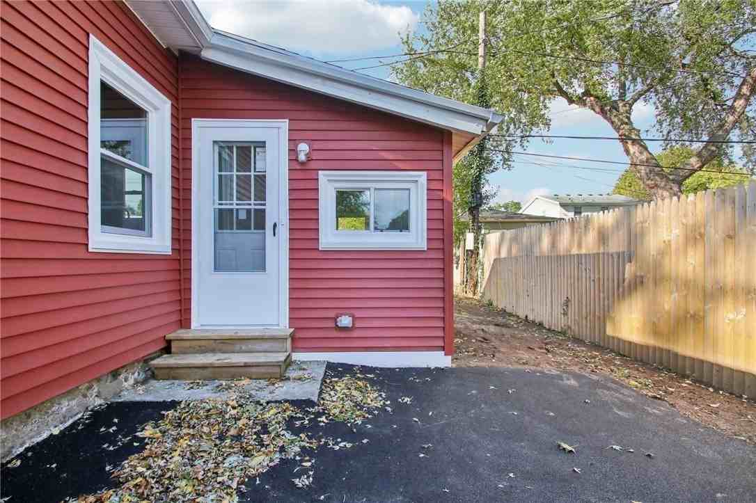 439 Crossfield Rd - Photo 3 of 28