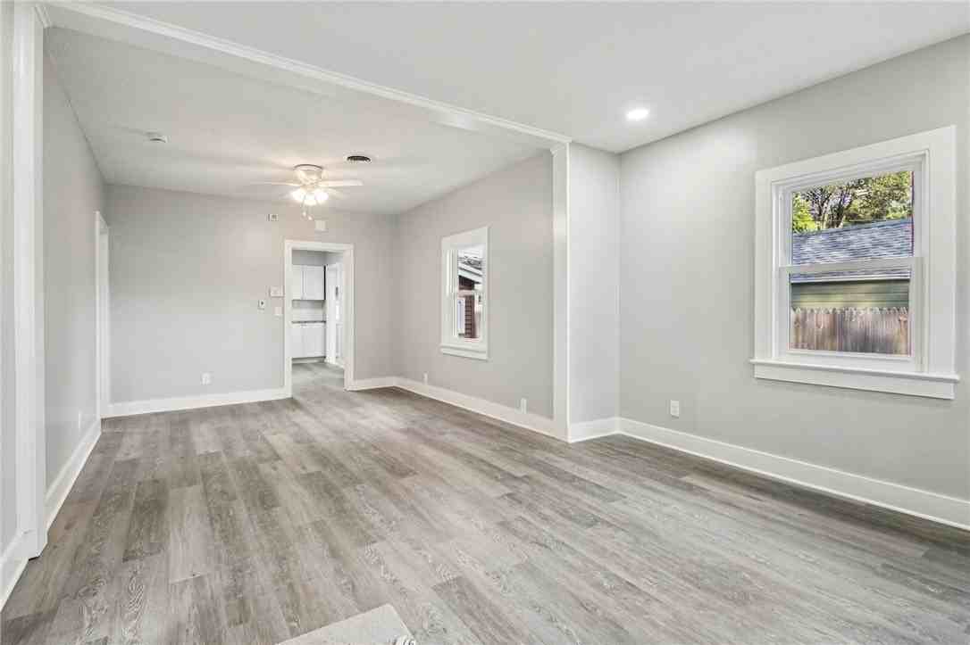 439 Crossfield Rd - Photo 6 of 28