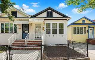 featured image of 1637 W 1st St