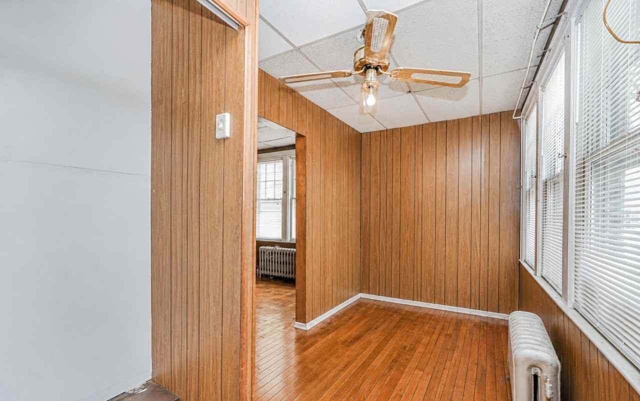 1637 W 1st St - Photo 2 of 29