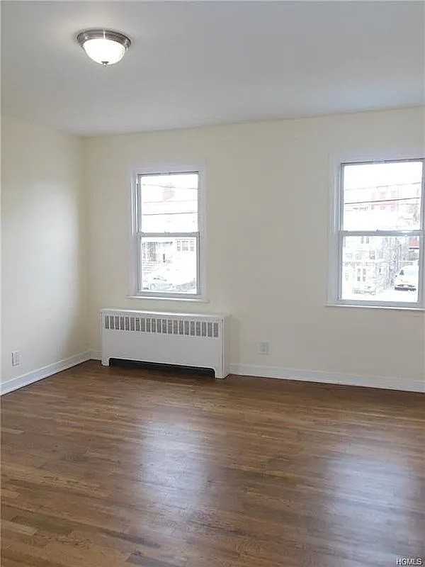 222 Throggs Neck Blvd - Photo 2 of 14