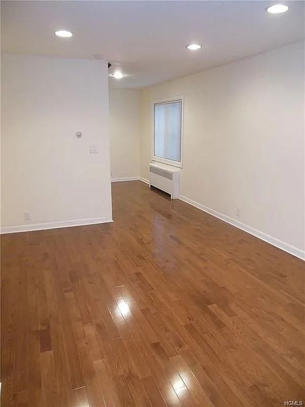 222 Throggs Neck Blvd - Photo 4 of 14