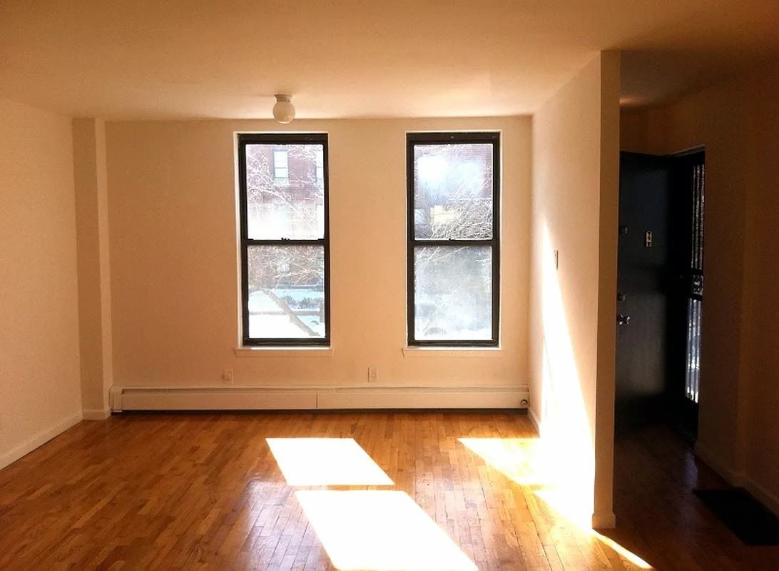 250 Columbia St - Photo 4 of 12