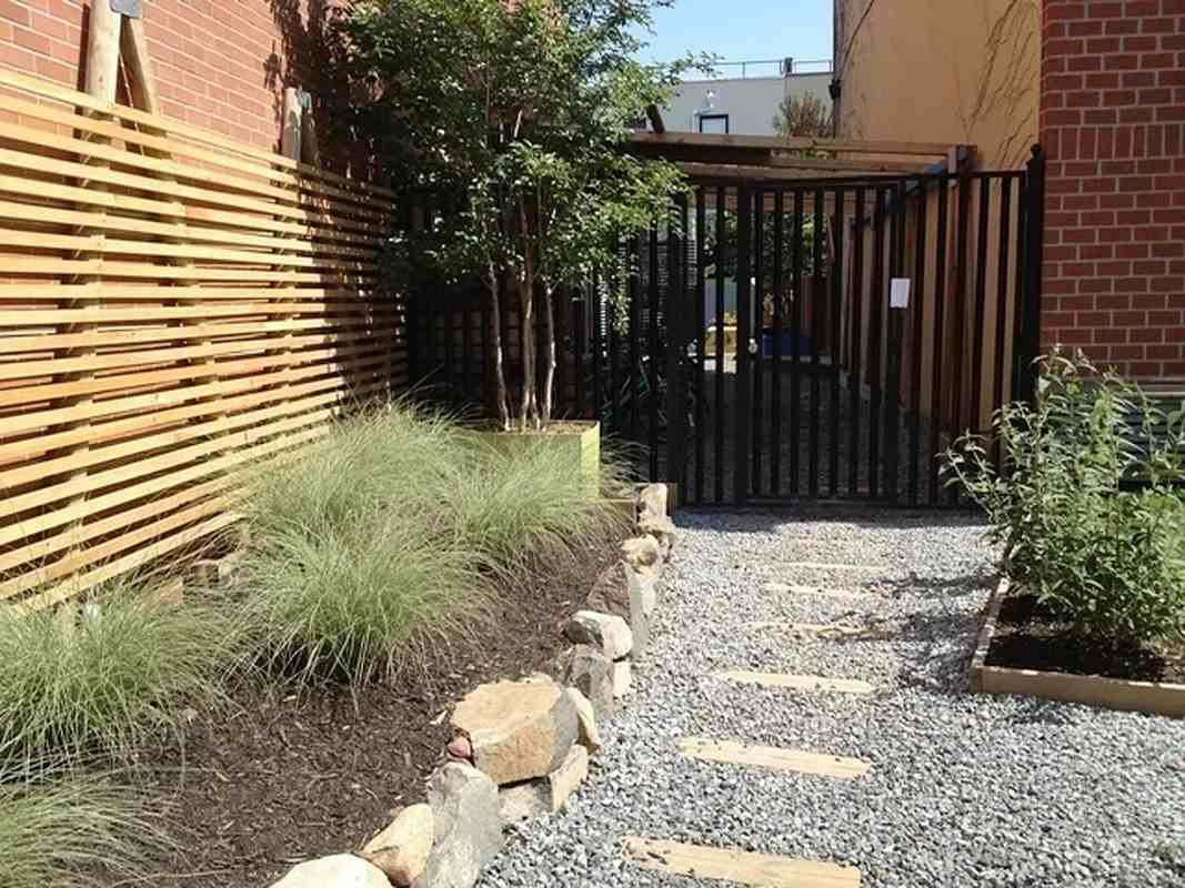 250 Columbia St - Photo 5 of 12