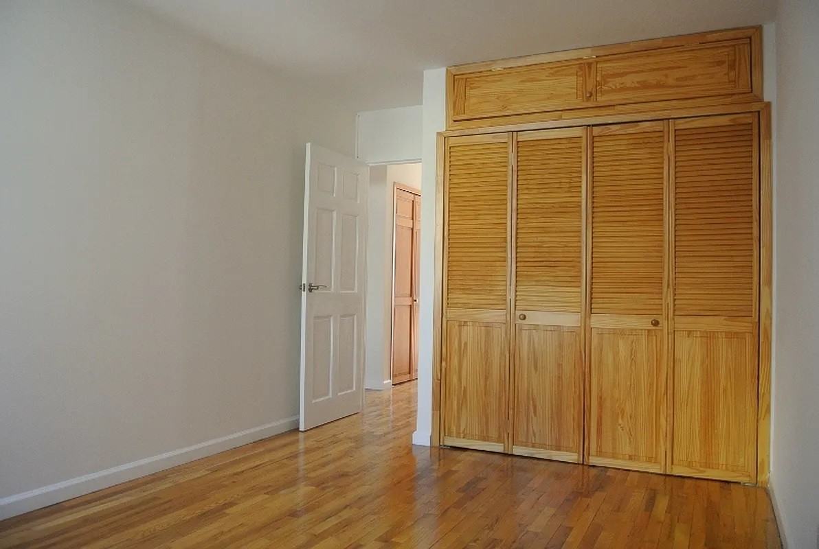 250 Columbia St - Photo 6 of 12