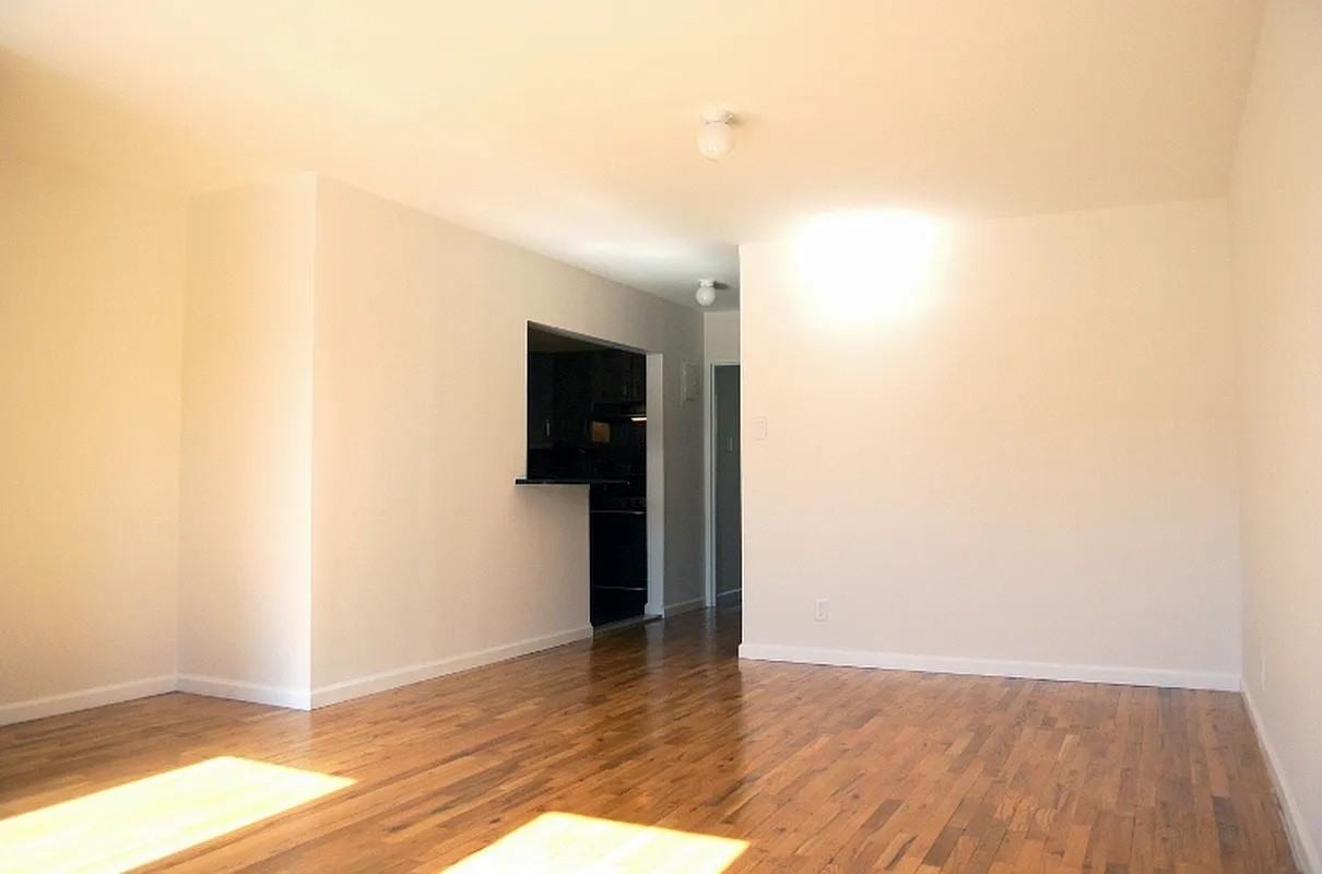 250 Columbia St - Photo 7 of 12