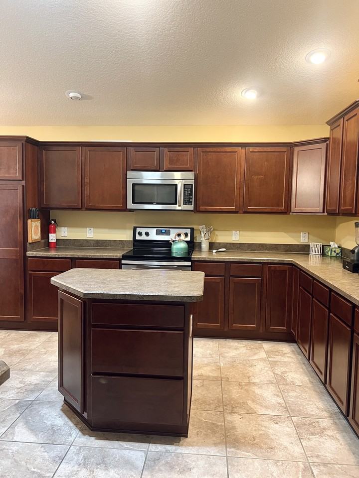 659 Reyes Ave - Photo 5 of 50