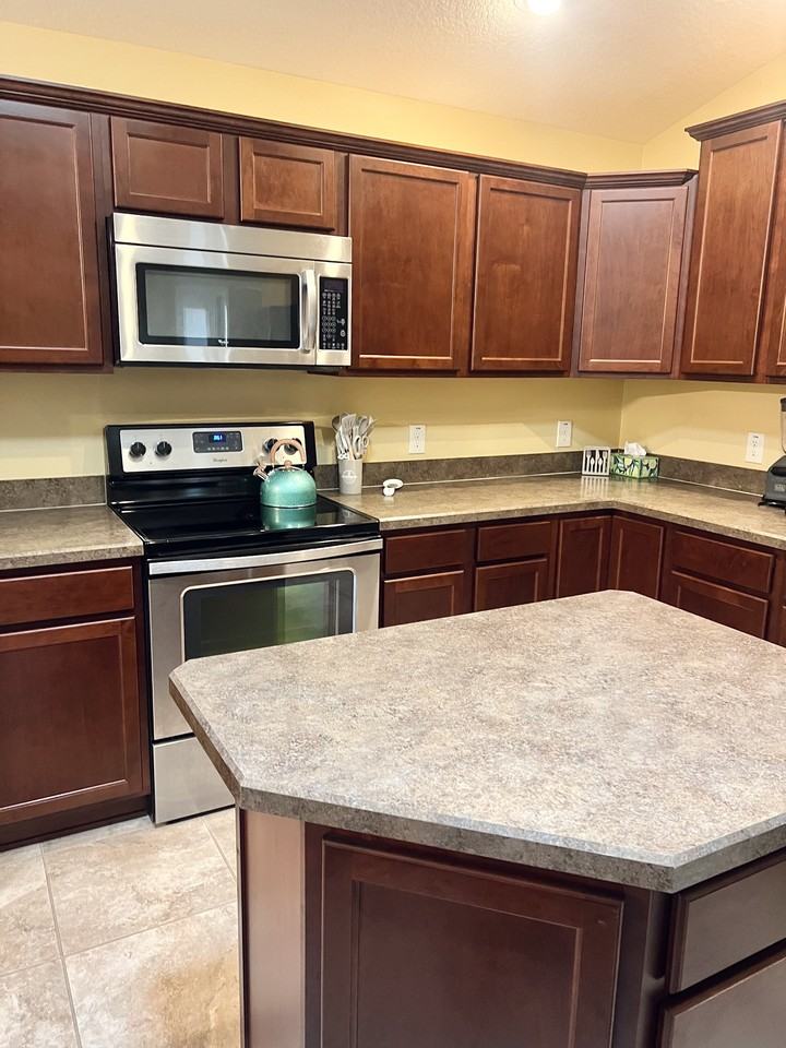 659 Reyes Ave - Photo 7 of 50