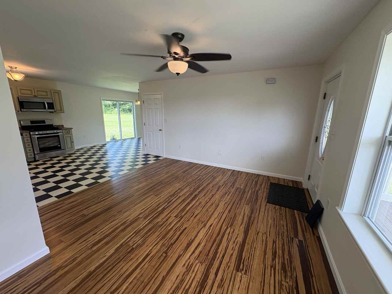 138 Lilly Rd - Photo 5 of 19