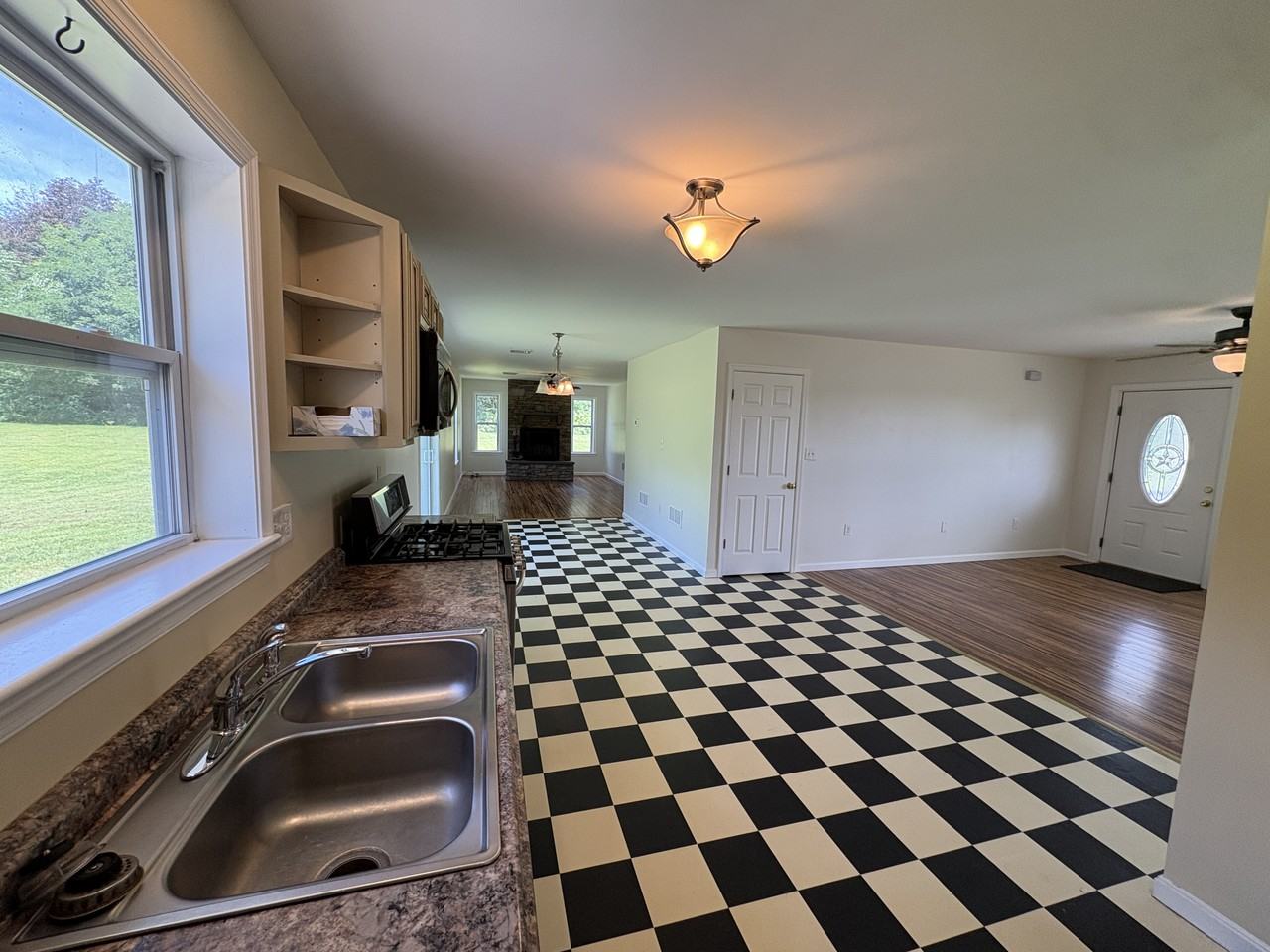 138 Lilly Rd - Photo 7 of 19
