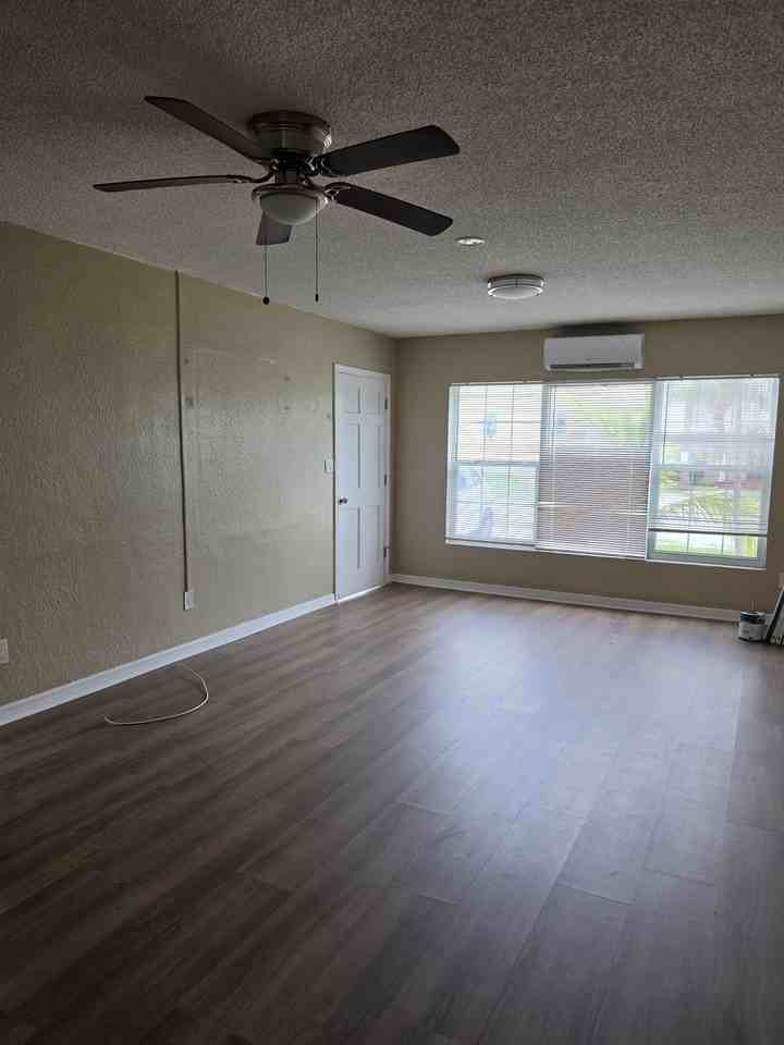 1382 Franklin St - Photo 2 of 25