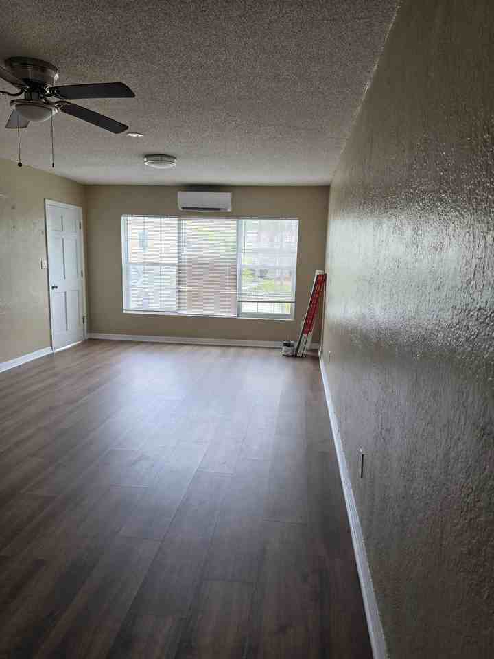 1382 Franklin St - Photo 5 of 25