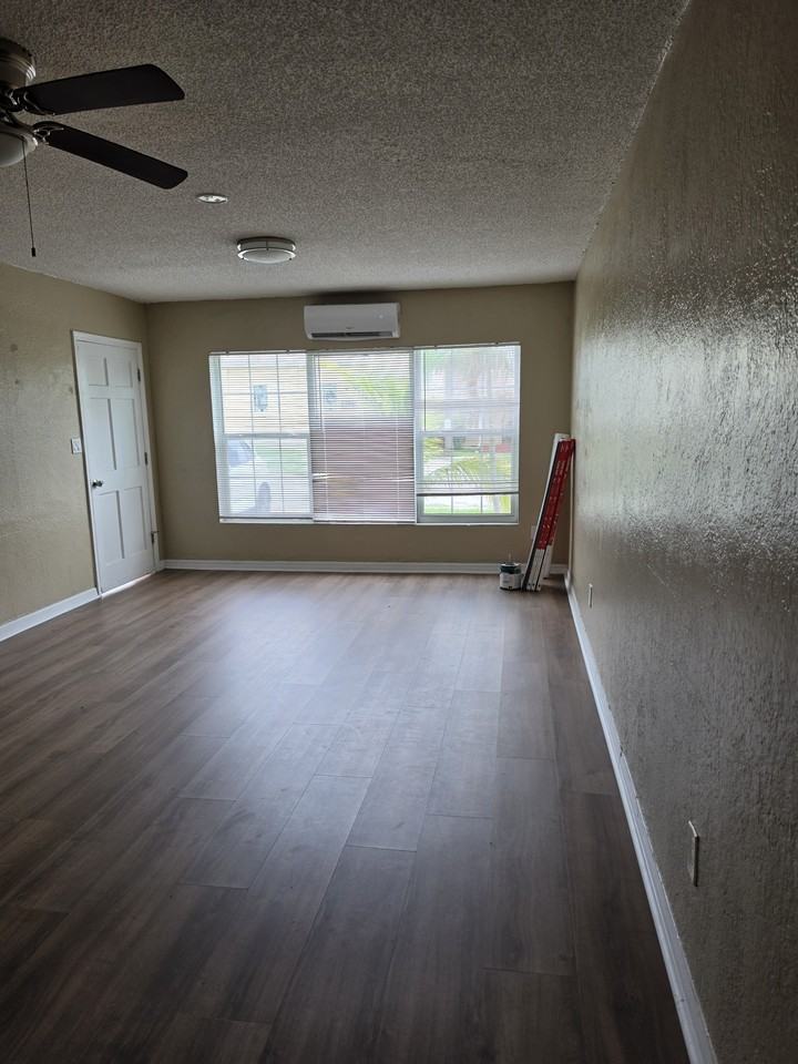 1382 Franklin St - Photo 6 of 25