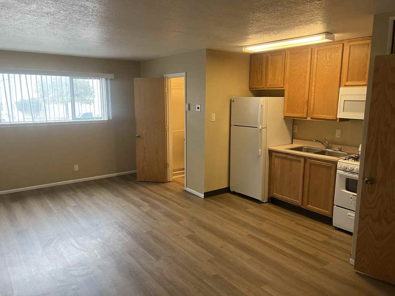1410 Girard Blvd Ne - Photo 2 of 16