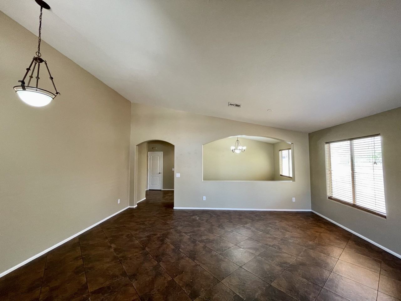 16143 W Hilton Ave - Photo 5 of 30