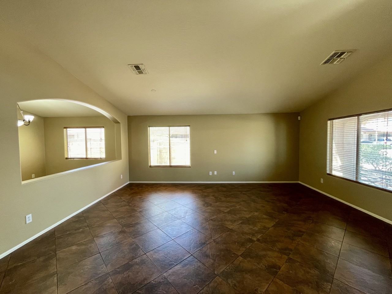 16143 W Hilton Ave - Photo 6 of 30