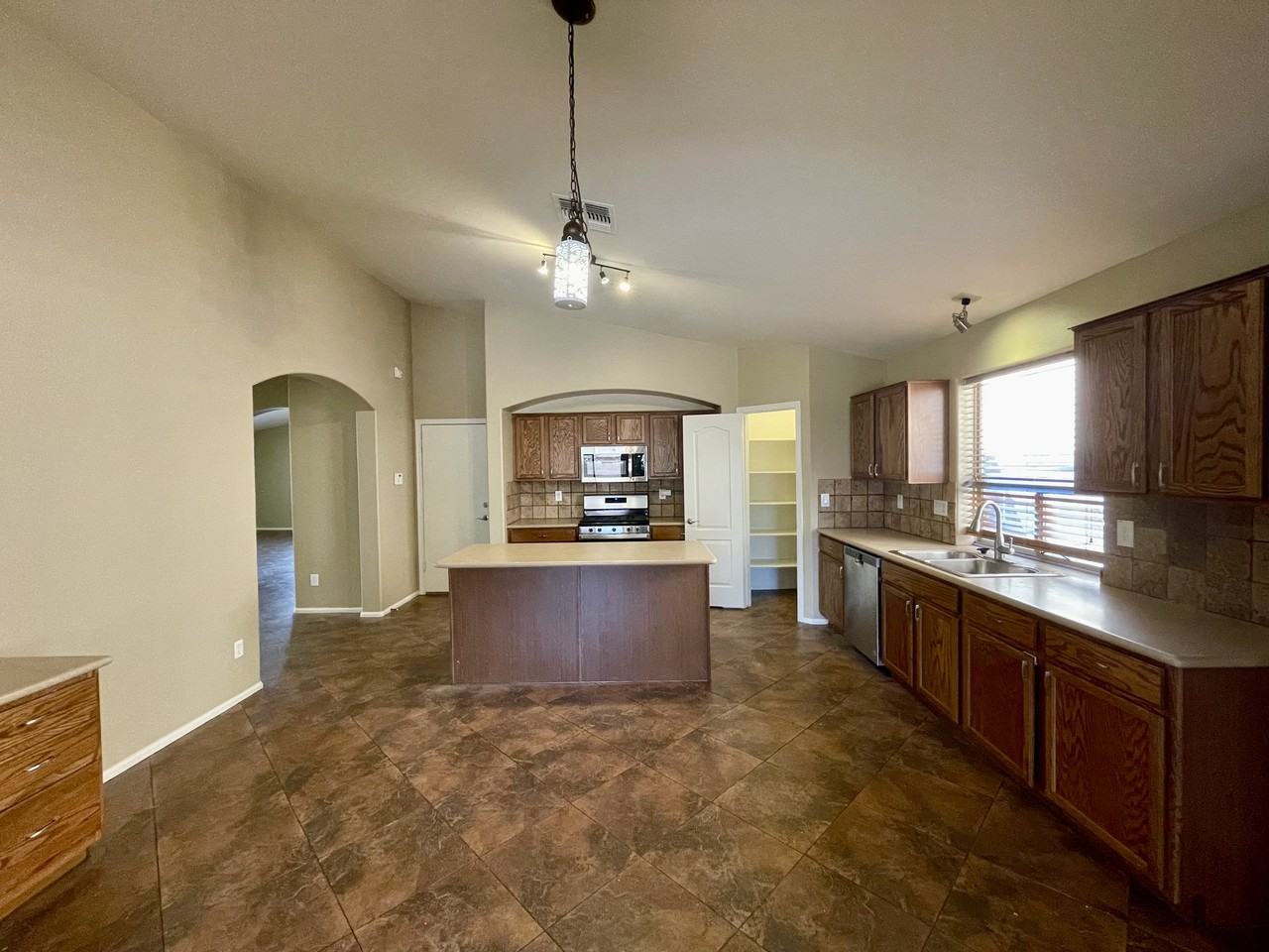 16143 W Hilton Ave - Photo 7 of 30