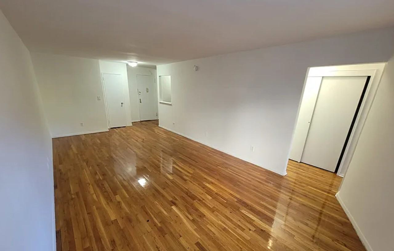 2875 Bainbridge Ave - Photo 3 of 5