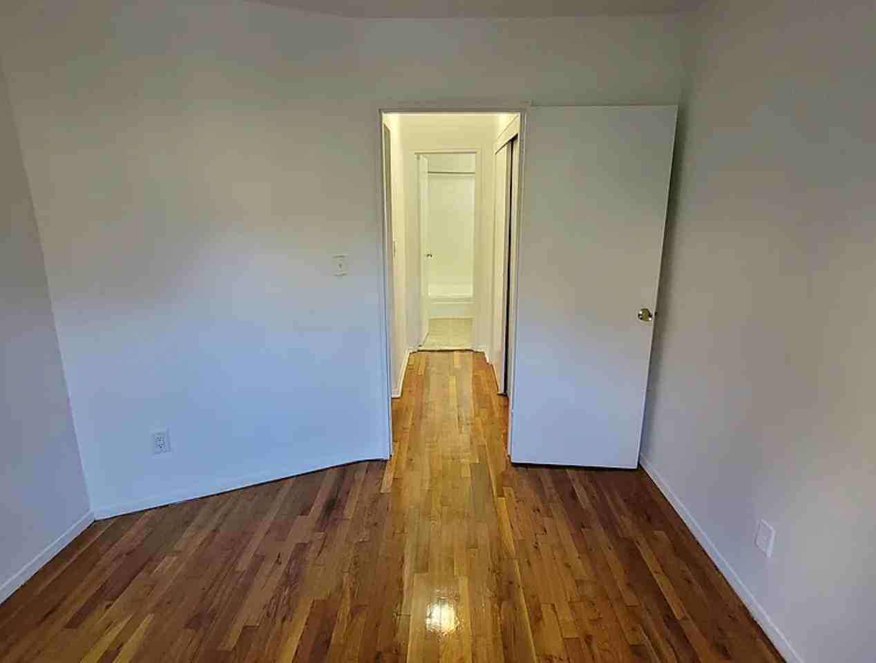 2875 Bainbridge Ave - Photo 5 of 5