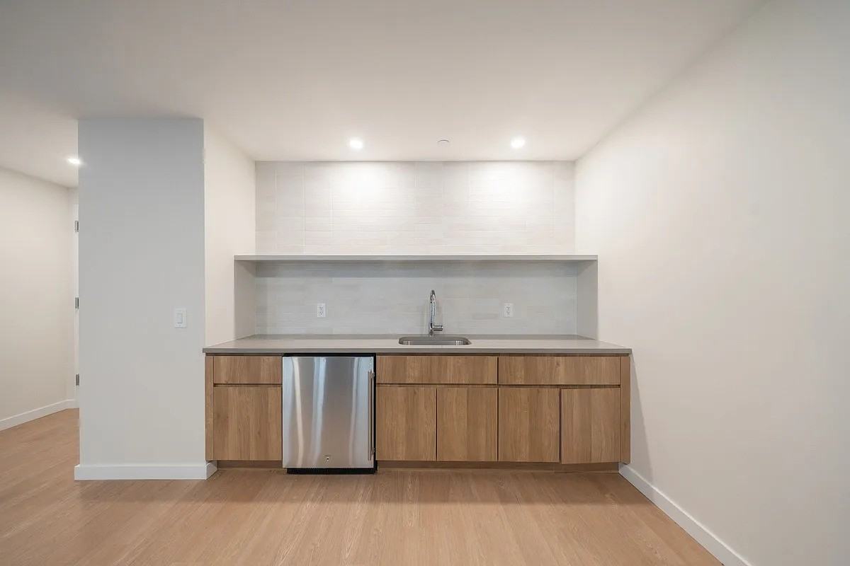 3870 Sedgwick Ave - Photo 5 of 17