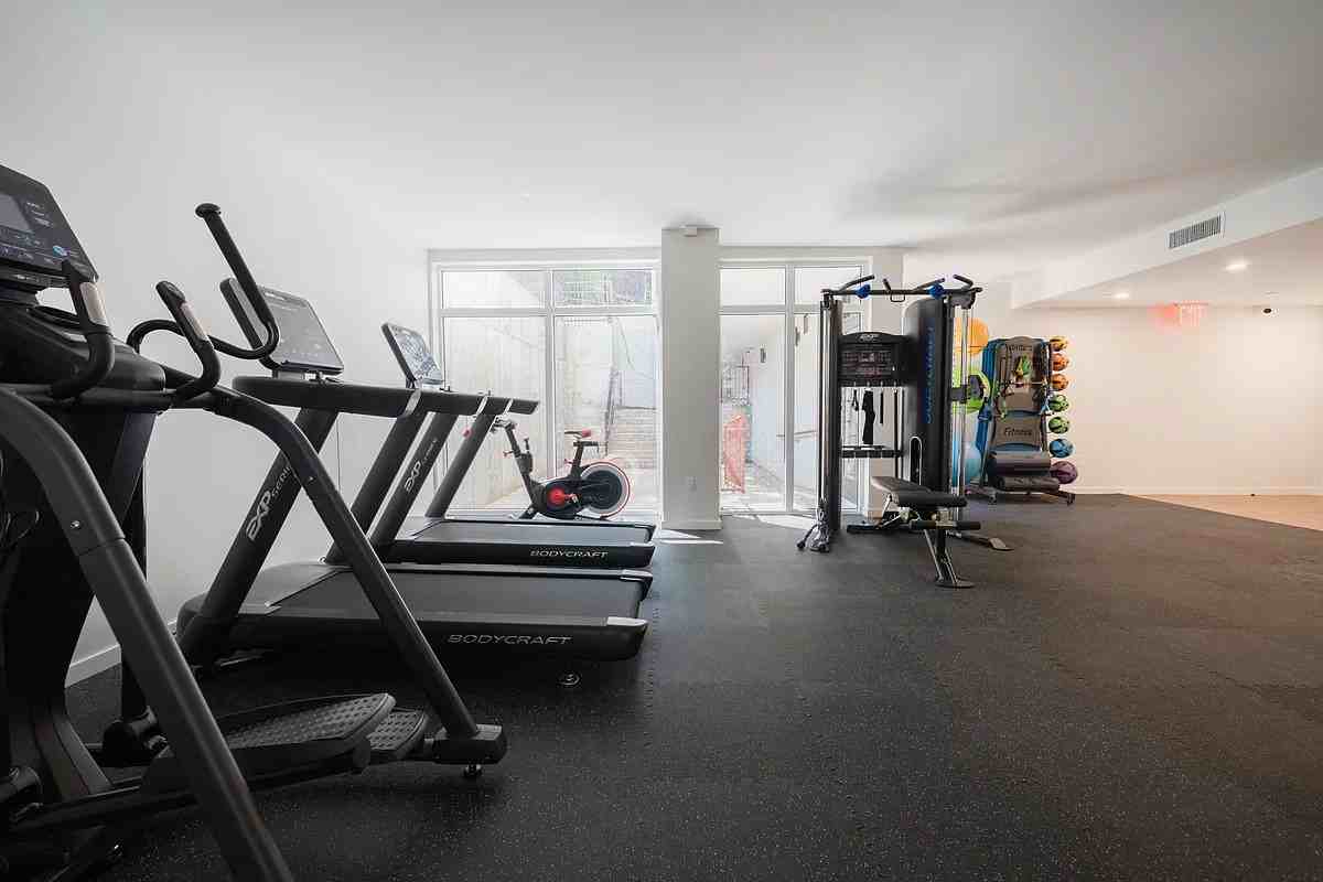3870 Sedgwick Ave - Photo 7 of 17