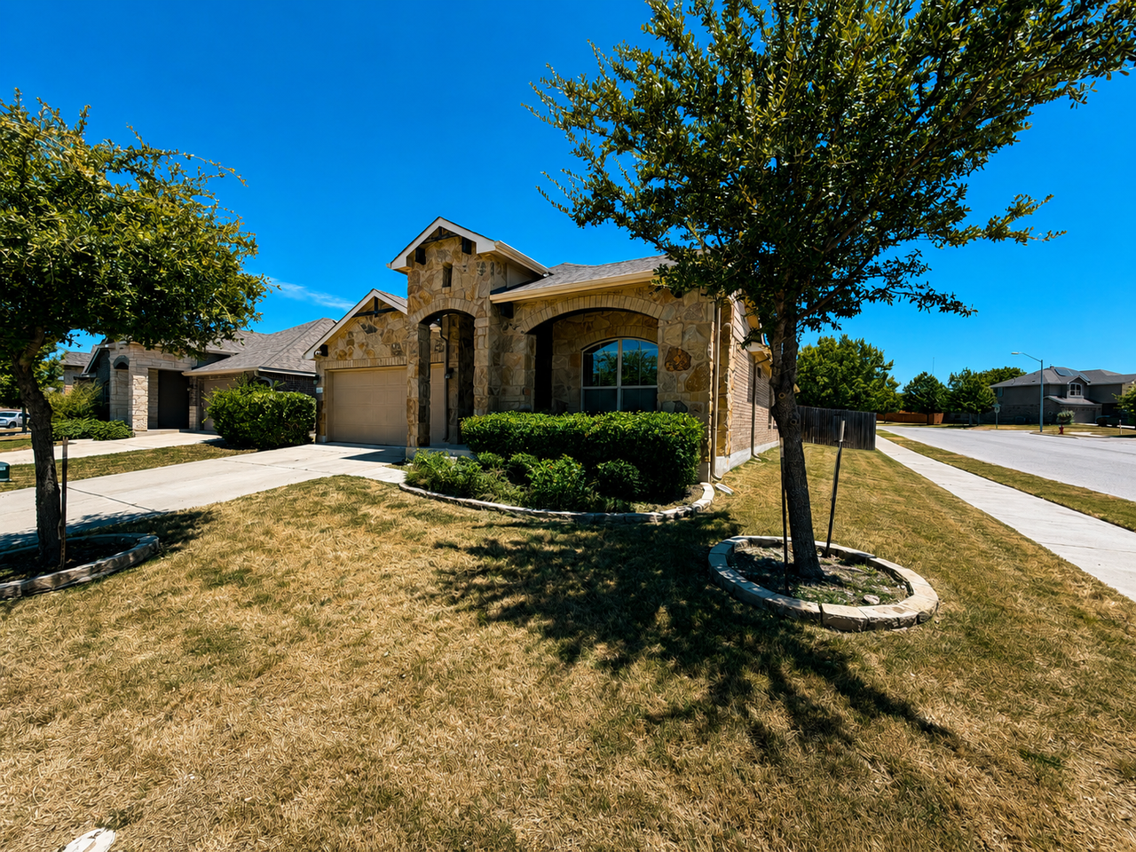 1919 Mexia Dr - Photo 2 of 23