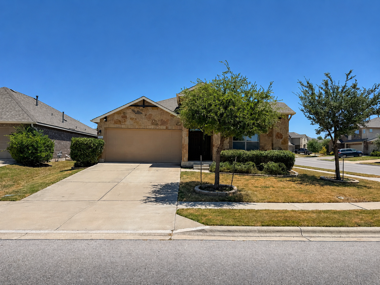 1919 Mexia Dr - Photo 3 of 23