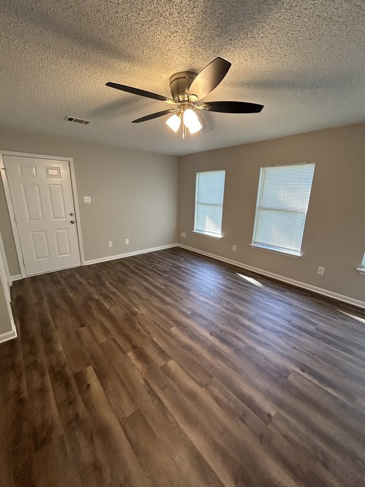 205 Timberline Dr - Photo 4 of 11