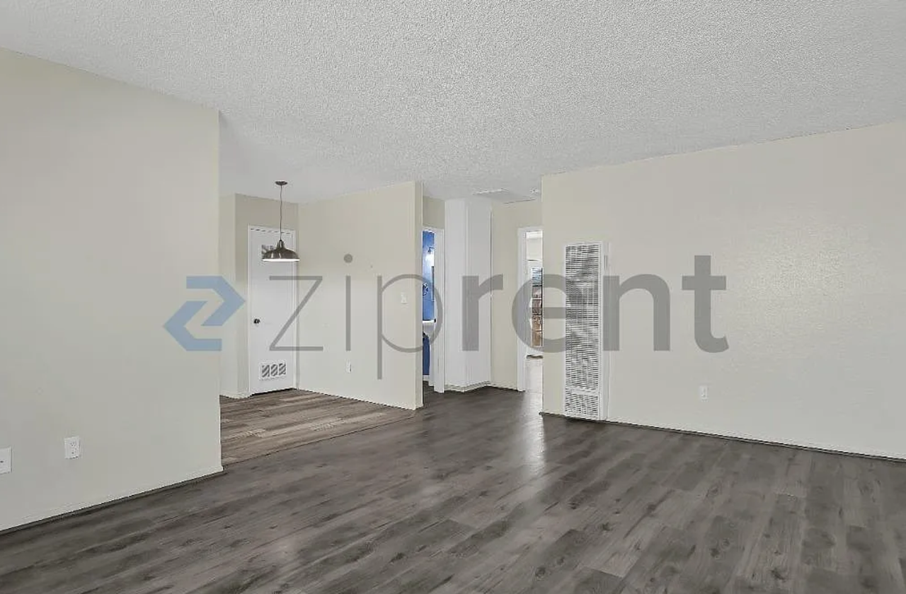 16025 L St #C - Photo 4 of 13