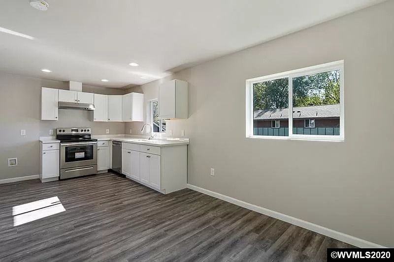 2486 Simpson St Se - Photo 2 of 10