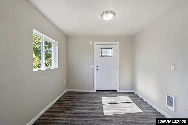 2486 Simpson St Se - Photo 4 of 10