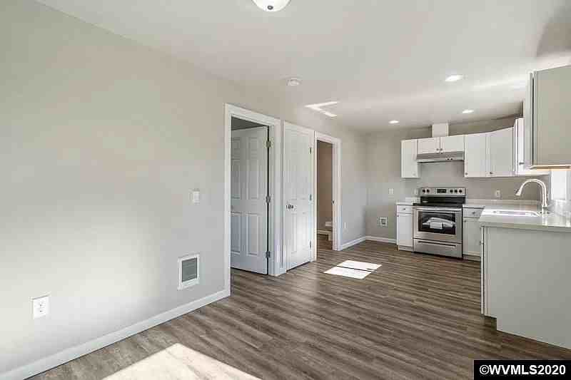 2486 Simpson St Se - Photo 5 of 10