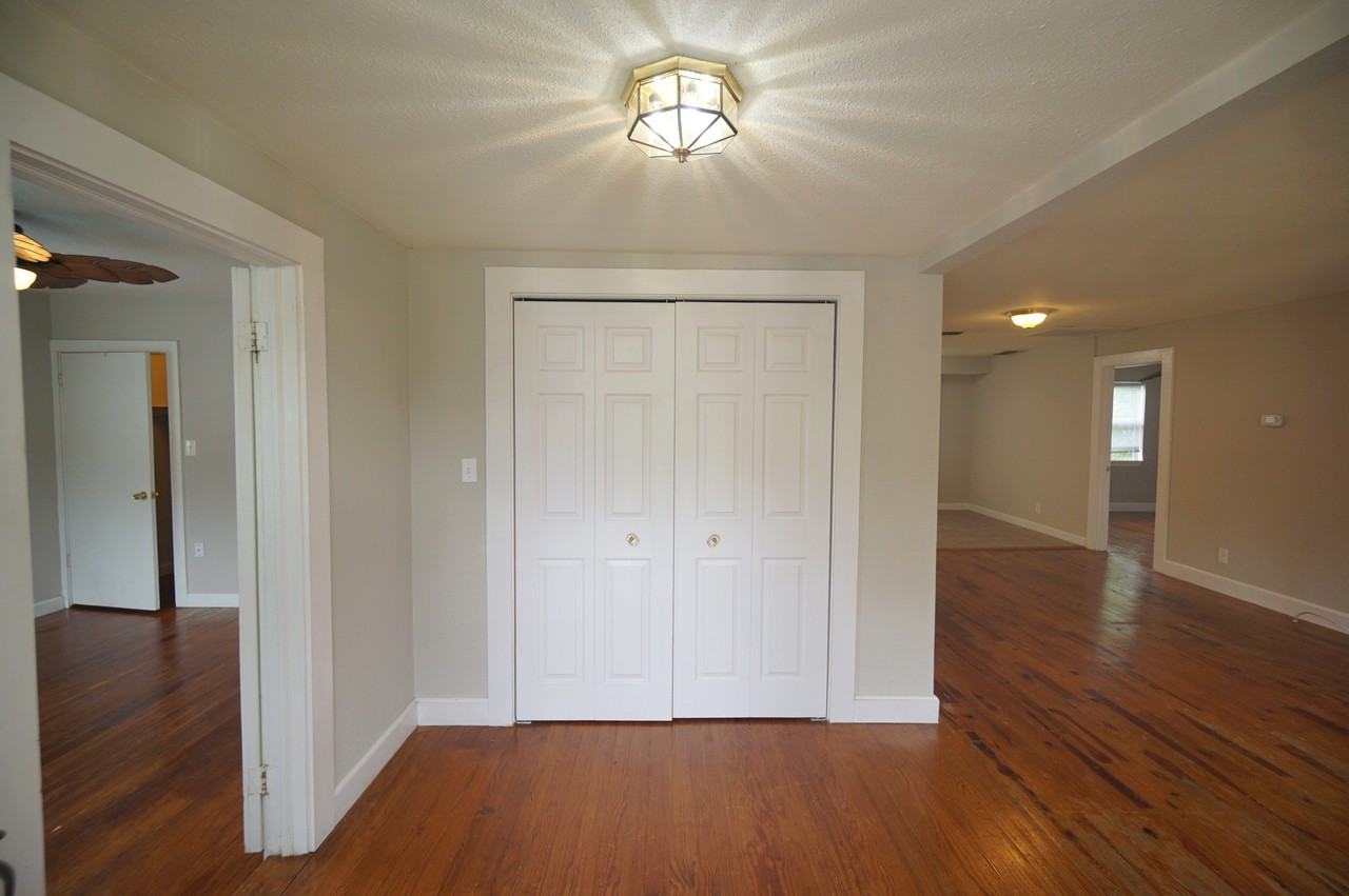 810 W Woodlawn Ave - Photo 3 of 20