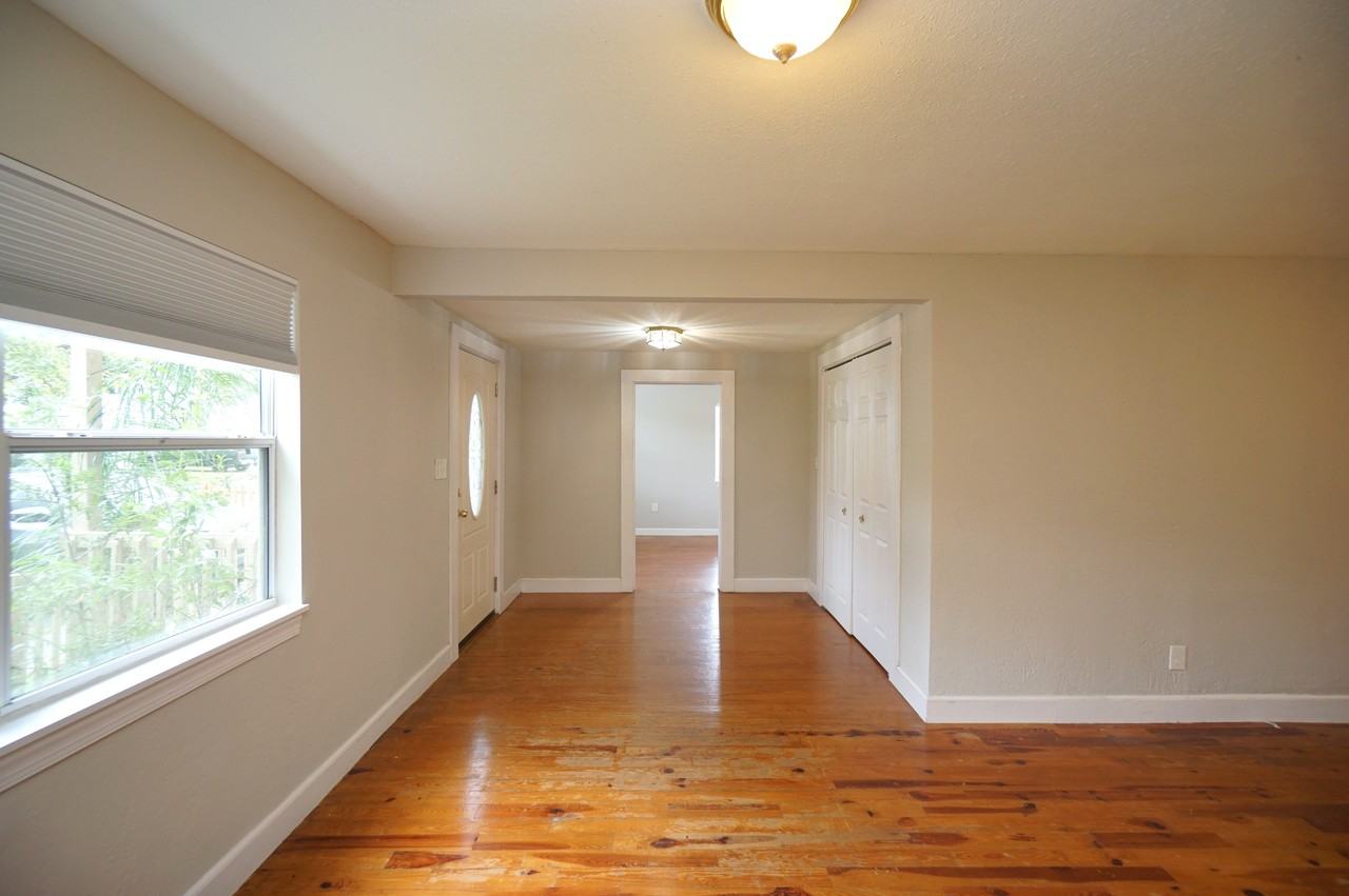 810 W Woodlawn Ave - Photo 4 of 20