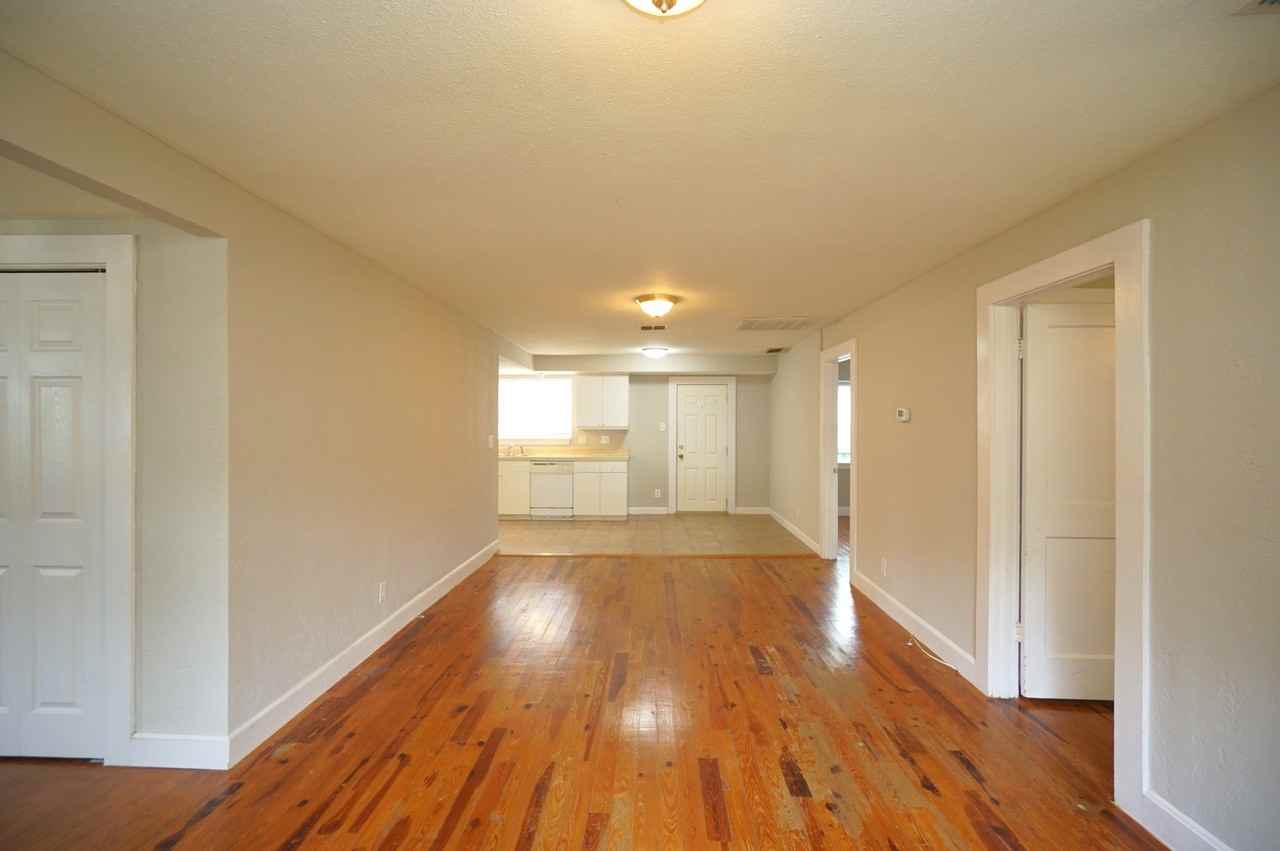810 W Woodlawn Ave - Photo 5 of 20