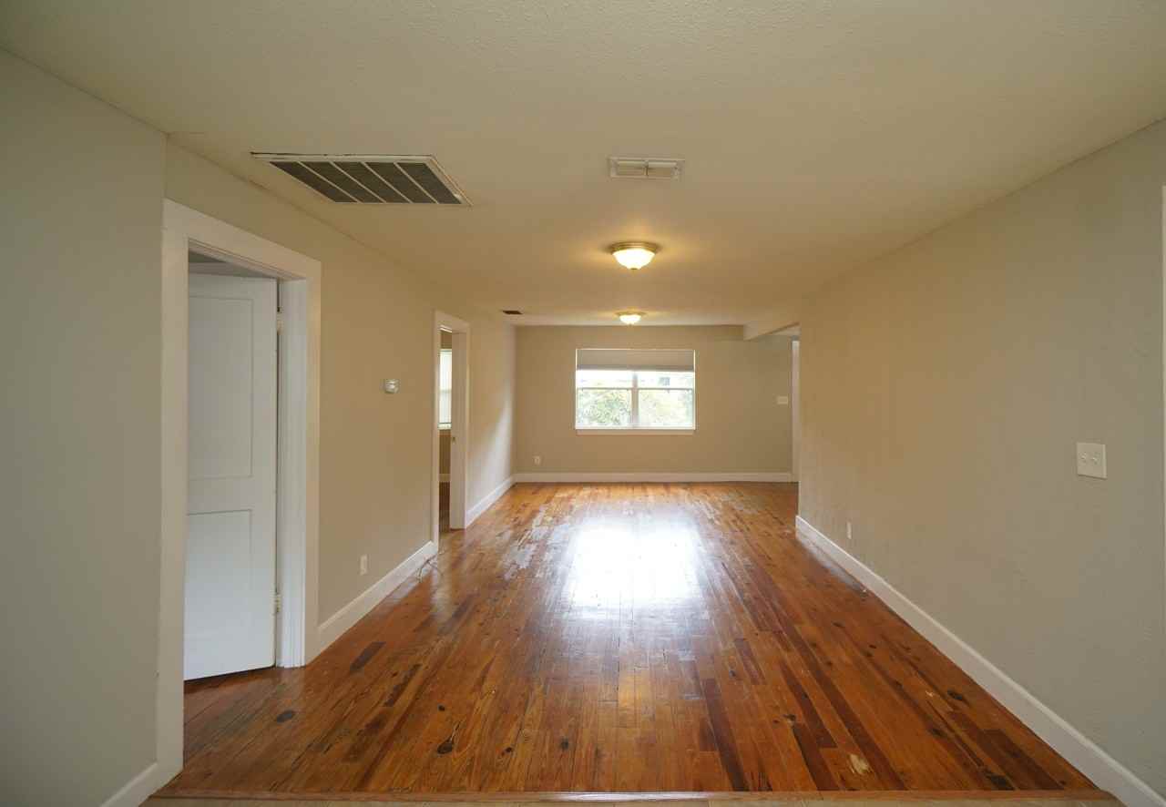 810 W Woodlawn Ave - Photo 7 of 20