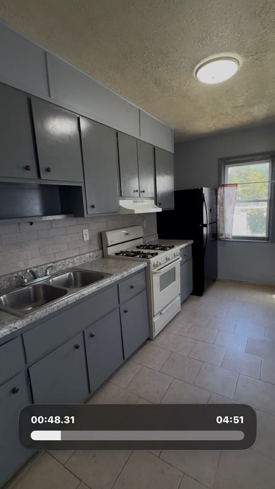 1123 Spruce St #NA - Photo 3 of 9