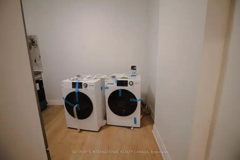 1026 Queen St E - Photo 5 of 10
