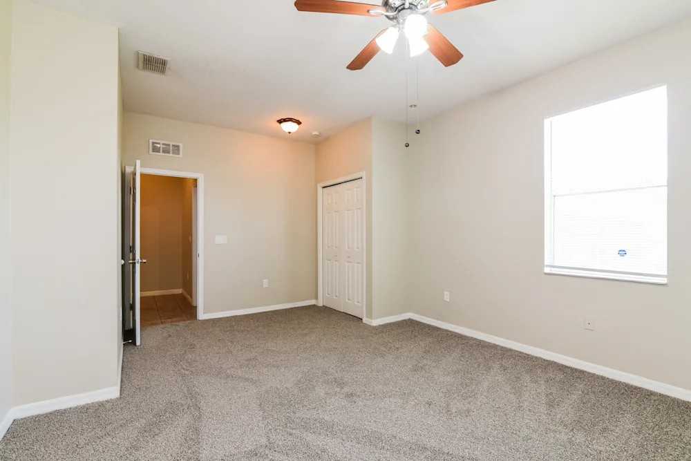 426 East Payton Street - Photo 5 of 10