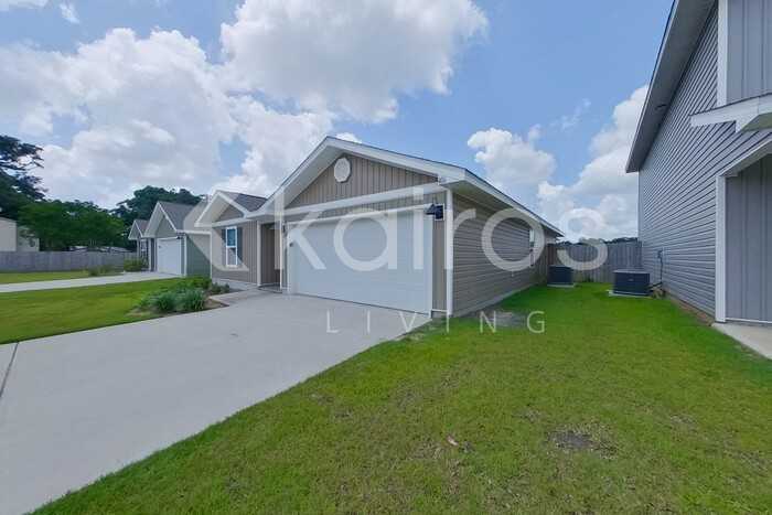 416 Monarch Ln - Photo 4 of 30