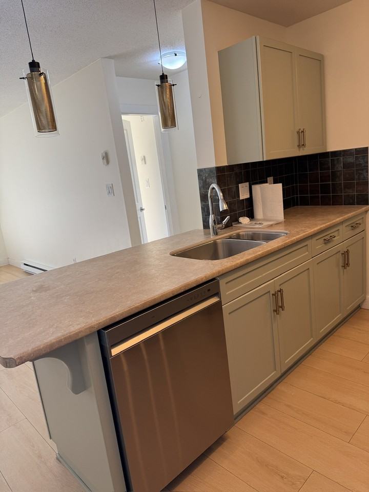 2038 Sandalwood Cres - Photo 5 of 14