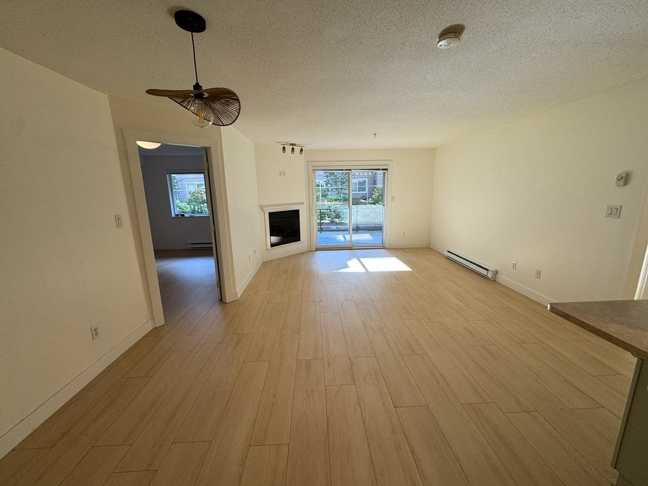 2038 Sandalwood Cres - Photo 2 of 14