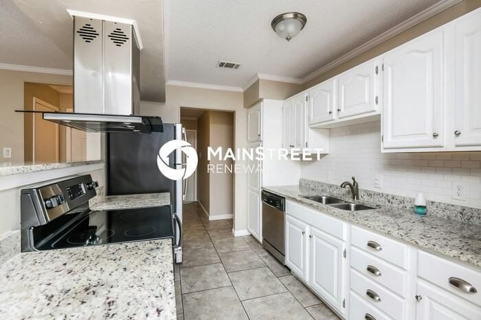 1117 Celeste St - Photo 6 of 17